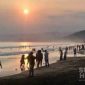 Wisatawan di Pantai Palabuhanratu Sukabumi. l Istimewa