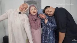 Nathalie Holscher bersama adik-adiknya. l Istimewa