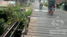 Jembatan darurat pengganti Jembatan Cicuwol yang nyaris ambruk. l Istimewa