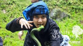 Alya Ariani, wanita Sukabumi melakukan pertunjukan seni debus. l Dok. Pribadi