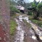 Jalan rusak di Tegalbuleud, Kabupaten Sukabumi. l Deti Rohaeni