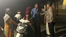 Wanita asal Sukabumi saat diamankan polisi setelah hendak bunuh diri. l Istimewa