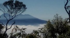 Puncak Gunung Salak di perbatasan Kabupaten Sukabumi dan Bogor. l Istimewa