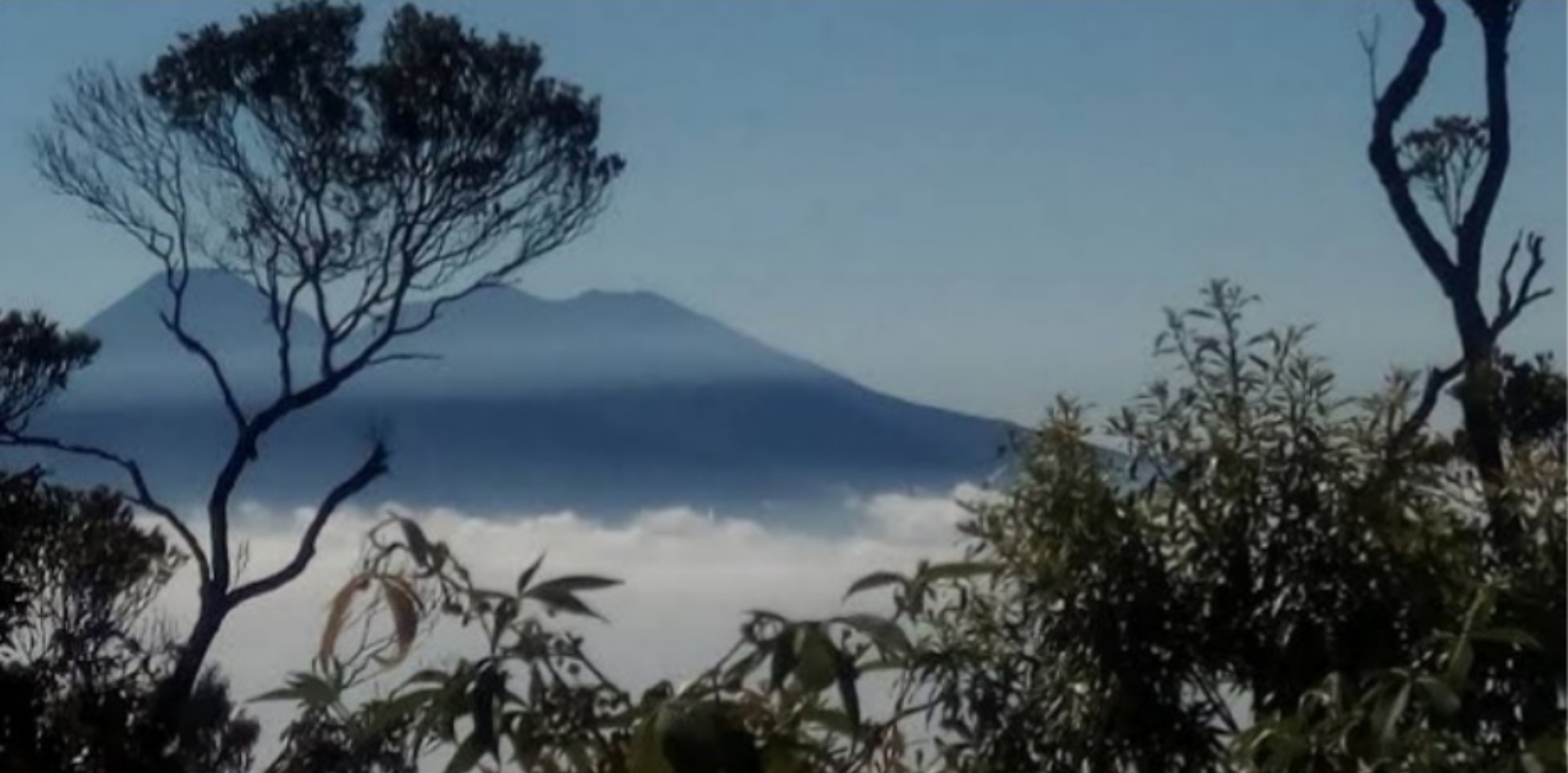 Puncak Gunung Salak di perbatasan Kabupaten Sukabumi dan Bogor. l Istimewa
