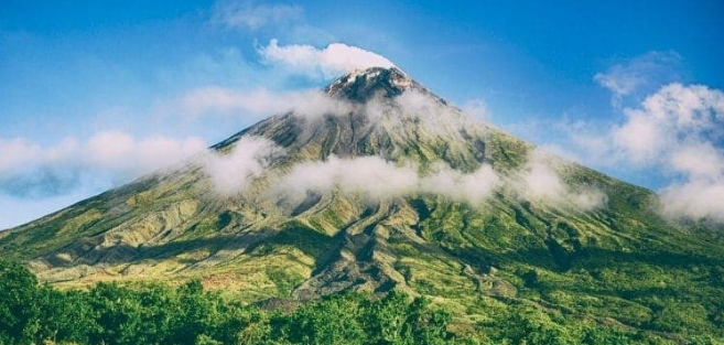 Gunung Salak di perbatasan Kabupaten Sukabumi dan Bogor. l Istimewa