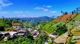 Penduduk kampung terpencil di Sukabumi rela hidup di pedalaman hutan dan terisolasi. l Tangkap layar YouTube.com/Dijawa Vibes
