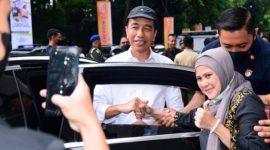 Vivi Herviany saat difoto bersama Presiden Joko Widodo. l Istimewa