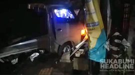 Pickup tabrak kios di Cisaat, Kabupaten Sukabumi. l Istimewa