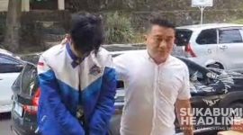 Remaja terduga pelaku membawa senjata diduga pistol. l Istimewa