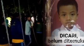 Warga melakukan pencarian Muhammad Rafli Aditia di kebun. l Istimewa