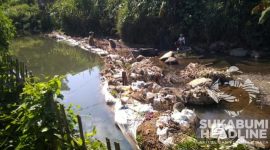 Tanggul saluran irigasi di Cisaat bertahun-tahun jebol. l Istimewa