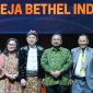 Menag Yaqut Cholil Qoumas berfoto bersama usai membuka Sidang Sinode GBI ke-17. l kemenag.go.id