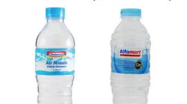 AMDK merek Indomaret dan Alfamart. l Istimewa