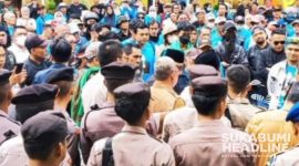 Massa aksi protes keputusan DPMD Kabupaten Sukabumi. l Istimewa