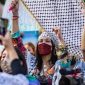 Bella Hadid tampil modis saat turun ke jalan bela Palestina. l Instagram @bellahadid