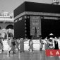 Jemaah umrah mengelilingi Kabah. l Istimewa