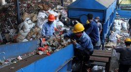 Pemilahan sampah di Pembangkit Listrik Tenaga Sampah. l Greeneration Foundation