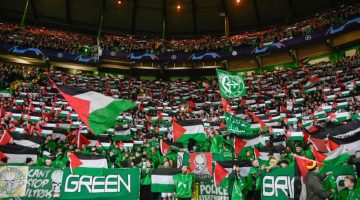 Suporter Celtic memberi dukungan kepada Palestina. l Istimewa