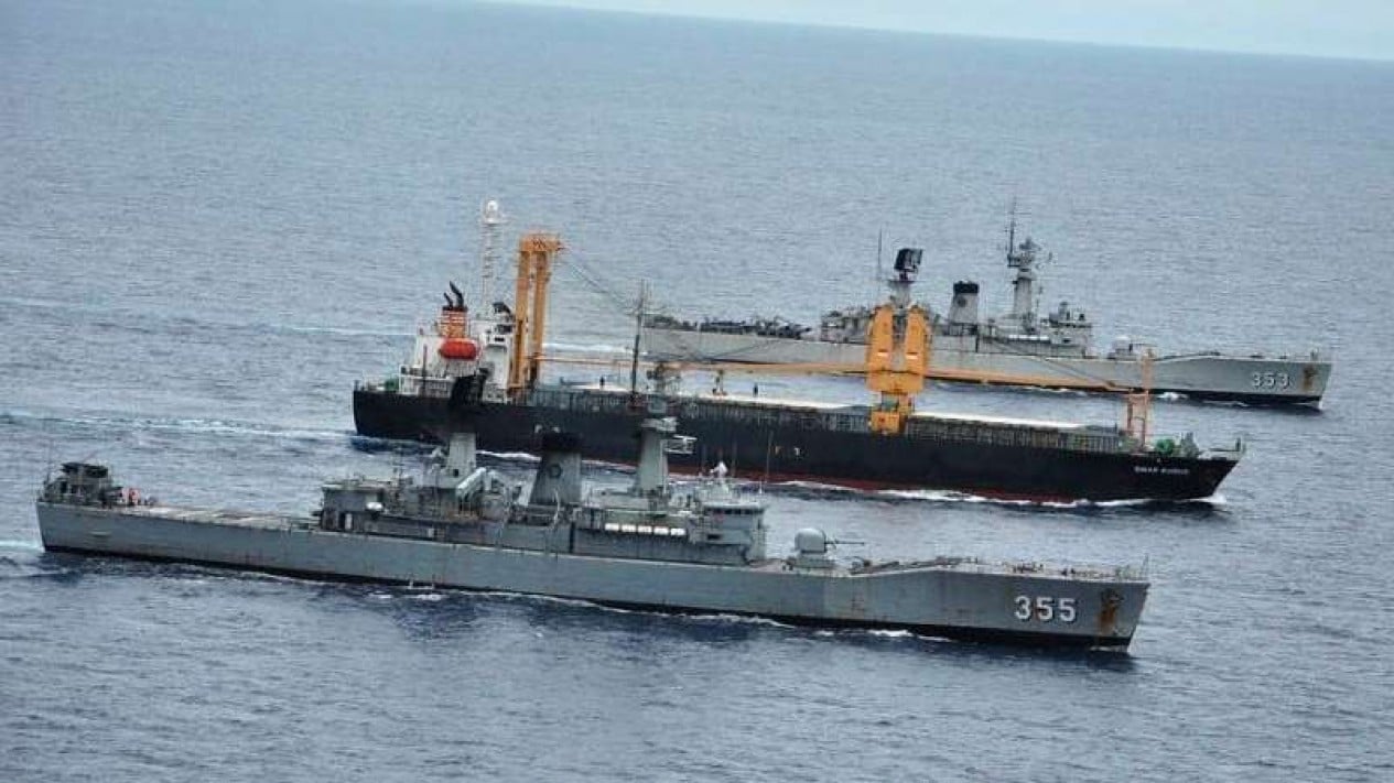 Operasi Satgas Merah Putih dalam Operasi pembebasan sandera kapal MV Sinar Kudus (tengah) sebuah operasi untuk membebaskan awak kapal MV Sinar Kudus yang disandera di Somalia. l Istimewa