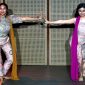 Happy Salma dan Ariel Tatum menari Jaipong. l Istimewa