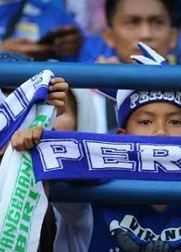 Akibat ulah Bobotoh, Persib Bandung resmi disanksi AFC jelang Liga Super dan ACL 2 2025/2026