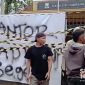 Aksi warga menyegel Kantor Desa Cihamerang, Sukabumi. l Istimewa