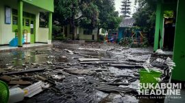 Puing atap Panti asuhan bertebaran di halaman. l Istimewa