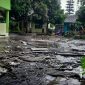 Puing atap Panti asuhan bertebaran di halaman. l Istimewa