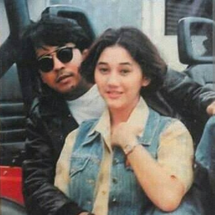 Rano Karno dan Nike Ardilla, pemeran film Kembali Lagi syuting di Palabuhanratu, Sukabumi. l Istimewa