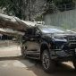 Pohon tumbang di depan rumah Prabowo Subianto timpa Fortuner. l Istimewa