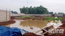 Genangan air di area pembangunan gudang PT Niagatama Kencana di Cicurug. l Anry Wijaya