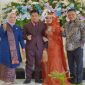 Yusuf Tawulo dan istri saat pesta pernikahan putranya di Palabuhanratu, Kabupaten Sukabumi. l Istimewa