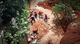 Dua pekerja proyek TPT tewas tertimbun longsor di Kampung Tajur, Kelurahan Muarasari, Bogor. l Istimewa