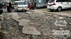 Kondisi jalan rusak di ruas Cidahu-Cicurug. I Muhammad Salman