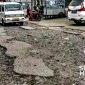 Kondisi jalan rusak di ruas Cidahu-Cicurug. I Muhammad Salman