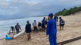 Evakuasi nelayan asal Sukabumi di Perairan Garut. l Istimewa