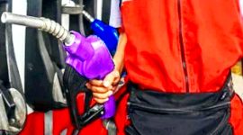 Warna ungu untuk bensin baru yang dijual, warna dispenser ungu diklaim aman buat motor dan tarikan lebih ngacir. l @pertamina