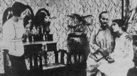 Kemudian pada 1928, ia memproduksi adaptasi dari novel Setangan Berloemoer Darah karya Tjoe Hong Bok. Film bisu yang dibuat dalam format hitam putih. l Istimewa