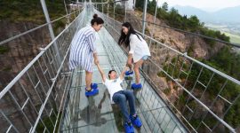 Glass Bridge Zhangjiajie, jembatan gantung berlantai kaca terpanjang di dunia. - Istimewa