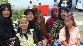 Muslimah etnis Cham. - Wikipedia