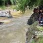 Upaya pencarian Neneng Susilowati di aliran Sungai Cicatih. l Anry Wijaya