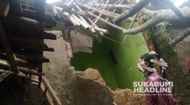 Rumah milik Entis Sutisna tertimpa pohon di Cidahu, Sukabumi. l Istimewa