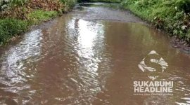 Jalan Kabupaten rusak di Kecamatan Bojonggenteng, Sukabumi. l Istimewa