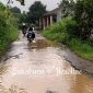 Jalan Kabupaten di Ciambar, Sukabumi rusak parah. - Arman Pradja