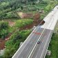 Longsor Jalan Tol Bocimi Seksi 2 kilometer 64, Ciambar, Sukabumi. - Istimewa