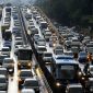 Antrian kendaraan terjebak macet di Jakarta - Freepik