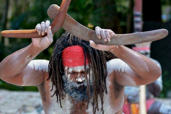 Bumerang khas Suku Aborigin - National Geographic