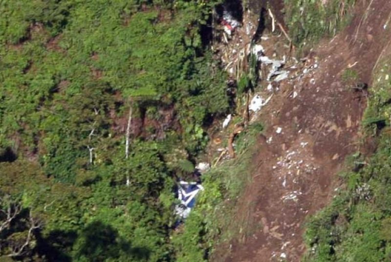 Serpihan Sukhoi Superjet 100 jatuh di Gunung Salak Sukabumi, 45 orang tewas - Istimewa