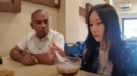 Asri Damuna jadi sorotan usai terekam mengajak seorang YouTuber asal Korea Selatan ke hotel. Video itu viral di medsos - Istimewa