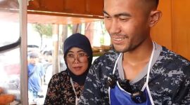 Abdul Muhammad, pemuda 24 asal Sukabumi jualan rujak omzet Rp18 juta per hari - Istimewa